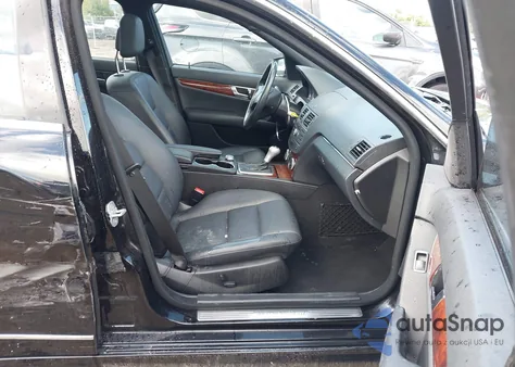 2011 Mercedes-Benz C 300 Sport 4Matic из США, поврежденный, VIN WDDGF8BB8BR158570